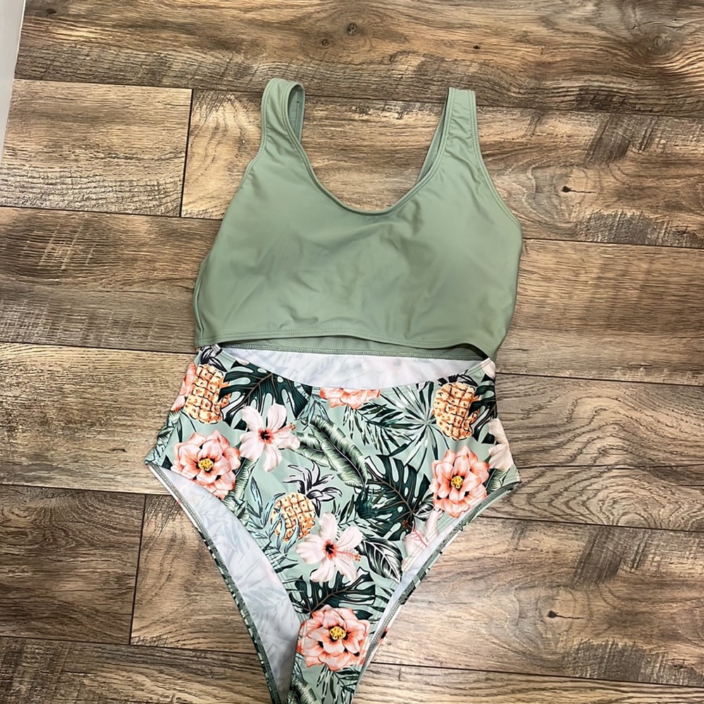 Womens cut out one piece tropical bathing suit